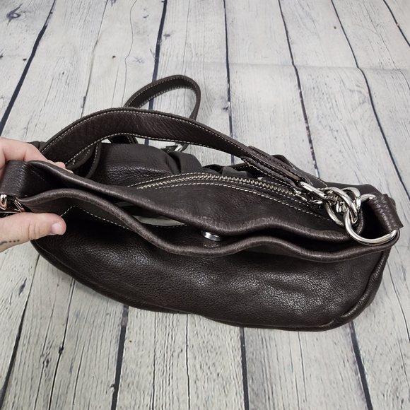 ROOTS | Olivia pleated leather hobo purse - Picture 6 of 13